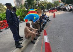 Centre Financier de Kinshasa : Les Députés nationaux honoraires en sit-in pour réclamer des arriérés des émoluments.