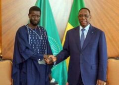 Sénégal : Pacte entre Macky Sall hôte de Diomaye, les sénégalais ruent dans les brancards
