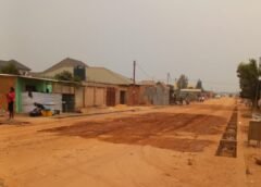 Kolwezi : l’abandon des travaux sur l’avenue du Gouverneur expose les habitants à une poussière persistante