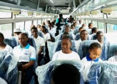 RDC/Enseignement : Don de deux bus du Chef de l&rsquo;Etat au Collège Bonsomi.